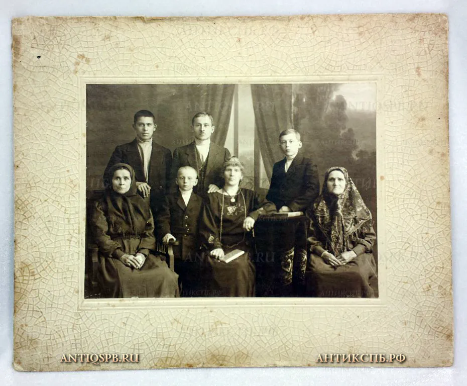 19121. Фотография "Семейный портрет". Первая половина ХХ века. 